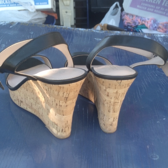 Charles David sz 9 cork wedge black sandals - Picture 3 of 5